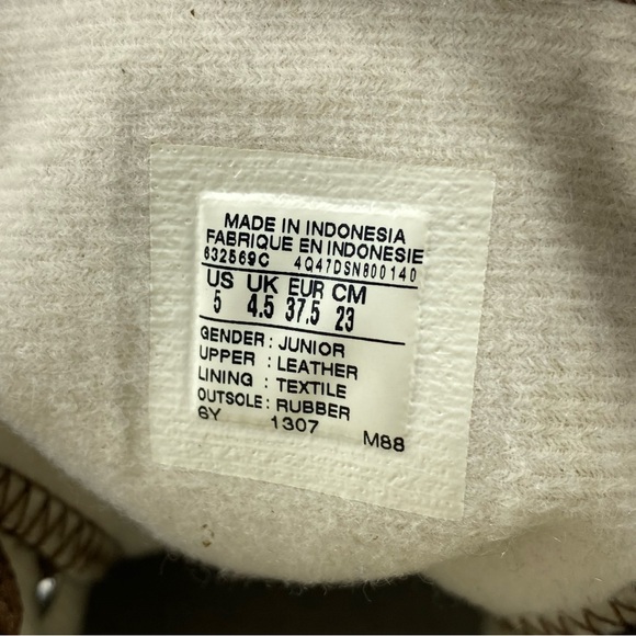 CONVERSE Chuck Taylor All Stars Suede With Sherpa Lining Color Brown SZ 5 Junior - Picture 11 of 11